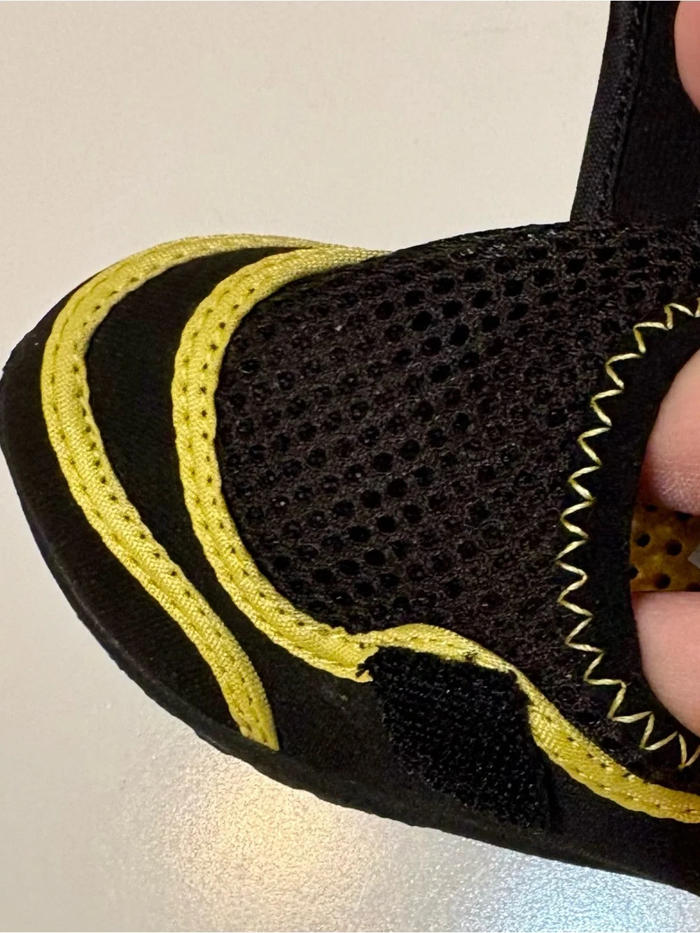 *NWT* O'Rageous Kids Toddler Black & Yellow Aqua Sock Water Slip-On Shoes Size 5